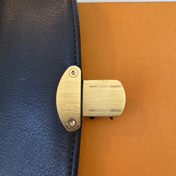 LOUIS VUITTON MAHINA Wallet - Picture 2 of 13